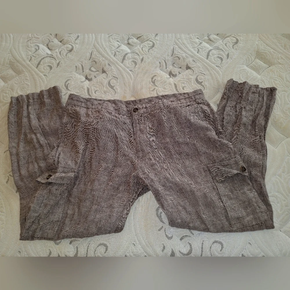 A pair of Tasso Elba 100% brown linen mens panta in a size 38x30. Pre-loved